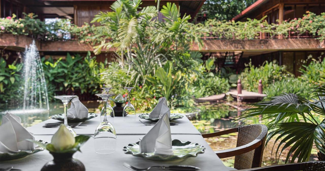 Angkor Village Hotel - Small Luxury Hotels Of The World Siem Reap Bagian luar foto The restaurant