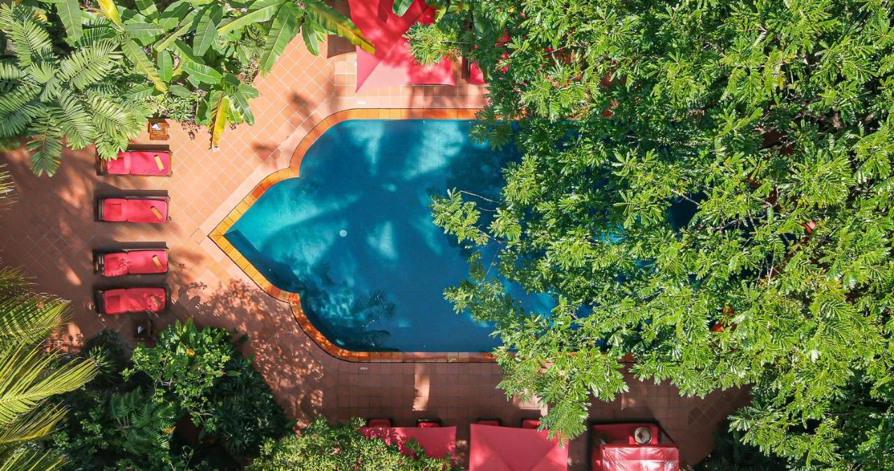 Angkor Village Hotel - Small Luxury Hotels Of The World Siem Reap Bagian luar foto The pool at the Hotel de Ville