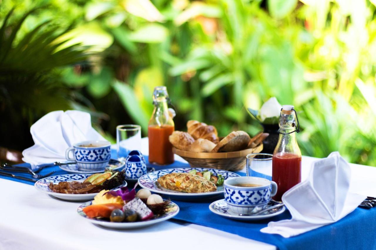 Angkor Village Hotel - Small Luxury Hotels Of The World Siem Reap Bagian luar foto Thai breakfast