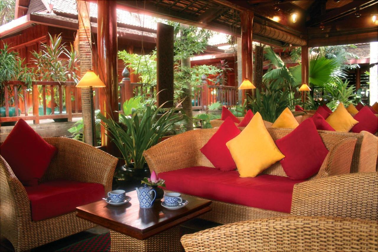 Angkor Village Hotel - Small Luxury Hotels Of The World Siem Reap Bagian luar foto The lobby of the hotel